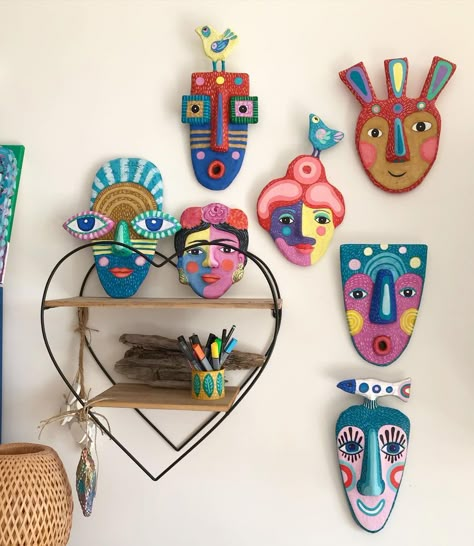 Paper Mache Face, Art Masks, Paper Mache Ideas, Paper Mache Mask, Colorful Pottery, Paper Mache Art, Diy Art Projects, Cardboard Art, Amazing Art Painting