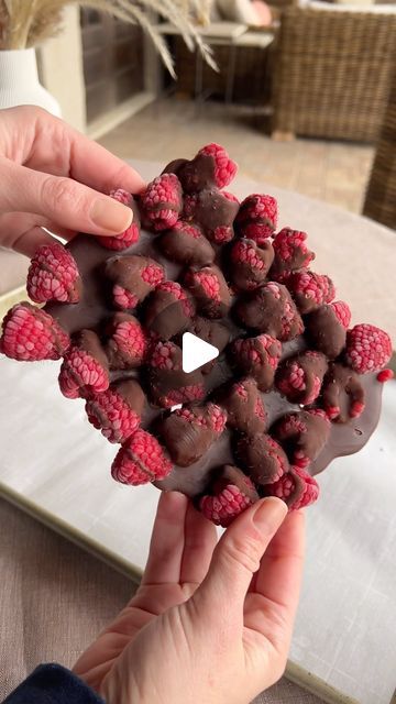 Food Network on Instagram: "Dark Chocolate Raspberry Bark ❣️ All you need is fruit, chocolate, coconut oil and your microwave + freezer!

You make us want to try this with every fruit, @fuelwithrae!" Fruit Bark, Dark Chocolate Raspberry, Fruit Chocolate, Plant Based Meals, Chocolate Fruit, Recipes Chocolate, Chocolate Raspberry, Chocolate Coconut, Wheat Free