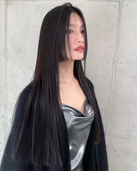 Hime Cut On Wavy Hair, Hime Cut Ponytail, Hime Cut No Bangs, Japanese Haircut Long, Hime Haircut Long, Long Hime Cut, Hime Cut Without Bangs, Hime Cut Long Hair, Editorial Hairstyles