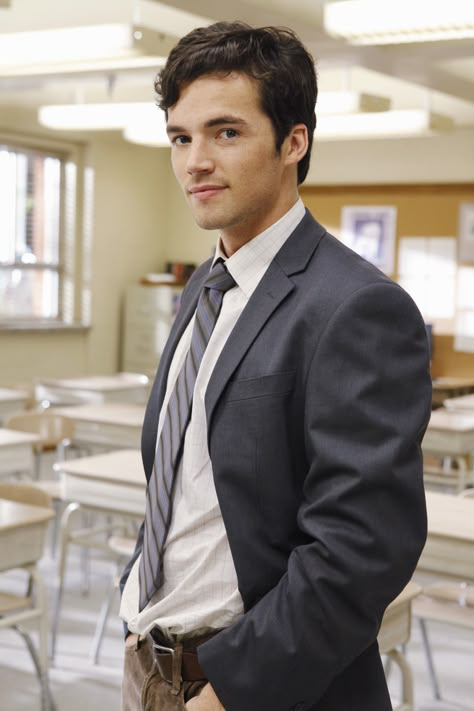 Mr Fitz, Ezra Fitz, Ian Harding, A Man In A Suit, Man In A Suit, The Villain, Tv Movie, Pretty Little Liars, Serie Tv