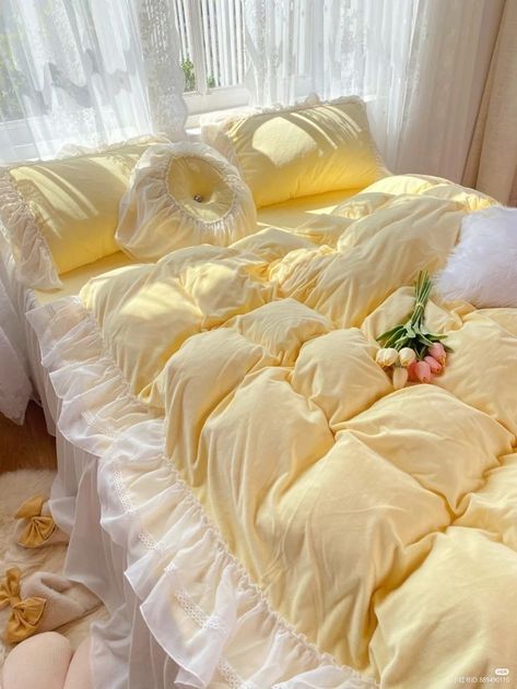 Yellow Blanket Bedroom, Bed Covers Aesthetic, Yellow Themed Bedroom, Yellow Aesthetic Home, Yellow Room Aesthetic, Yellow Bedroom Aesthetic, Japanese Bedroom Aesthetic, Japanese Bedroom Decor, Japanese Bedroom Ideas