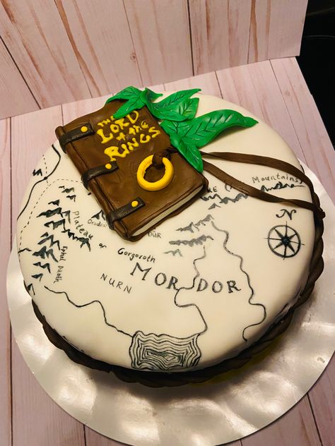 One cannot simply make a simple bday cake for her boyfriend 👌🏻💕 Hobbit Cake Lord Of The Rings, Lord Of The Ring Cake, Lord Of The Rings Birthday Cake, Warhammer Cake, Lord Of The Rings Cake, Hobbit Cake, Nerd Birthday, Nerd Party, Lord Of The Ring