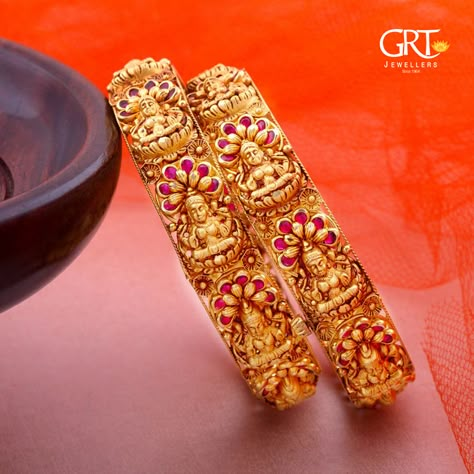 Nakshi Bangles Gold, Bangles Gold Design, Lakshmi Bangles, Compliment Yourself, Latest Indian Jewellery, Temple Jewelry Necklace, Gold Temple Jewellery, Gold Bangles For Women, Gold Bangle Set