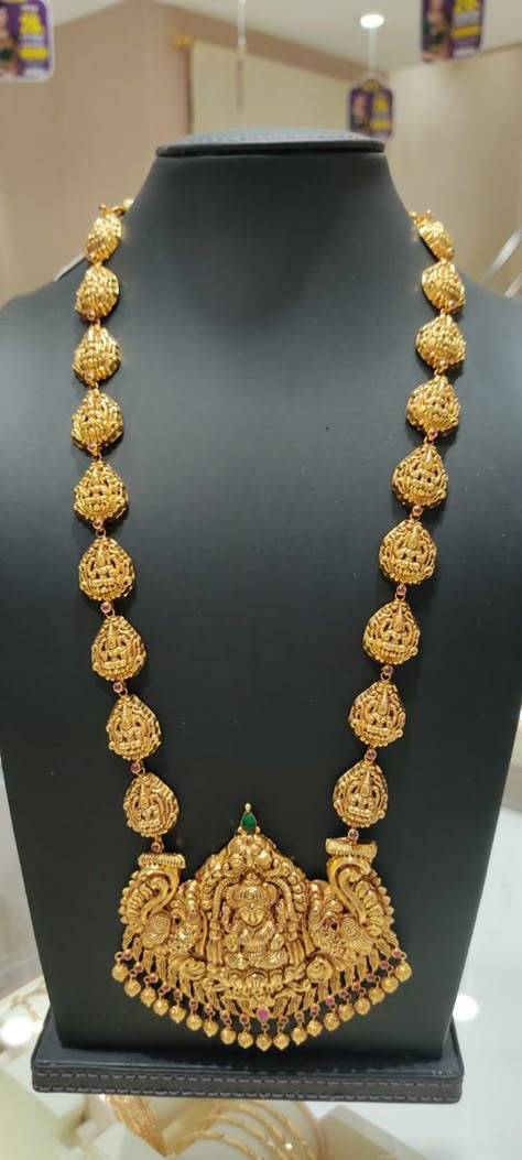 Long Antique Haram, Long Lakshmi Haram Designs, Laxmi Haar Gold Necklaces, Lakshmi Dollar Gold, Laxmi Haram Designs Gold, Jewllary Design, Antique Haram Designs Gold, Long Haram Designs Indian, Kundan Lockets