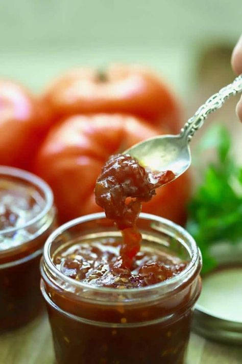 Spicy Tomato Jam Recipe Canning, Tomato Hot Pepper Jam, Sweet And Spicy Tomato Jam, Tomato Pepper Jam, Tomatoe Jam Recipes, Cowboy Tomato Jam, Tomato Jam Recipe Easy, Spicy Tomato Jam, Tomato Jelly