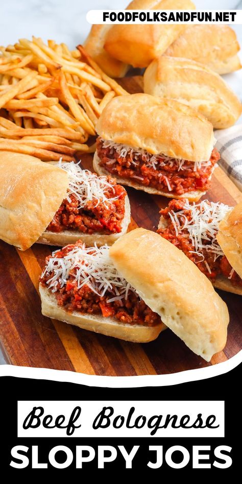 This is comfort food with a twist! This recipe combines classic Sloppy Joes with the rich and flavorful profile of Bolognese sauce. Italian Sloppy Joes, Beef Bolognese, Food With A Twist, Making Pancakes, Quick Pasta Recipes, Recipe Slow Cooker, Vegetarian Mexican, Sloppy Joes Recipe, Crockpot Recipe