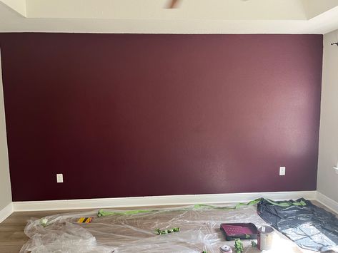 Accent wall Maroon Painted Walls, Maroon Accent Wall Bedroom, Burgundy Accent Wall Living Room, Burgundy Accent Wall Bedroom, Maroon Accent Wall, Burgundy Accent Wall, Gold Painted Walls, Maroon Walls, Burgundy Bedroom