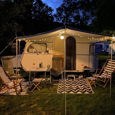 Vintage Camper Aesthetic, Camper Trailer Aesthetic, Caravan Life Aesthetic, Pop Up Camper Aesthetic, Camping Van Aesthetic, Aesthetic Caravan, Camper Van Aesthetic, Caravan Outside, Caravan Aesthetic