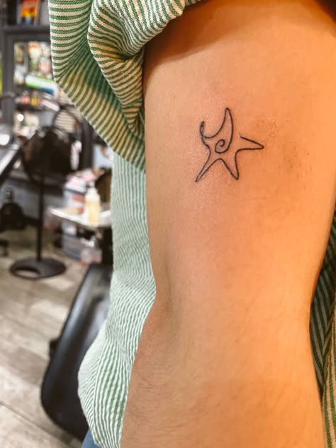 Simple First Tattoos, Australia Tattoo Ideas, Small Fish Tattoo, Small Beach Tattoo, Mango Tattoo, Coastal Tattoos, Beach Inspired Tattoos, Holiday Tattoo, Florida Tattoo