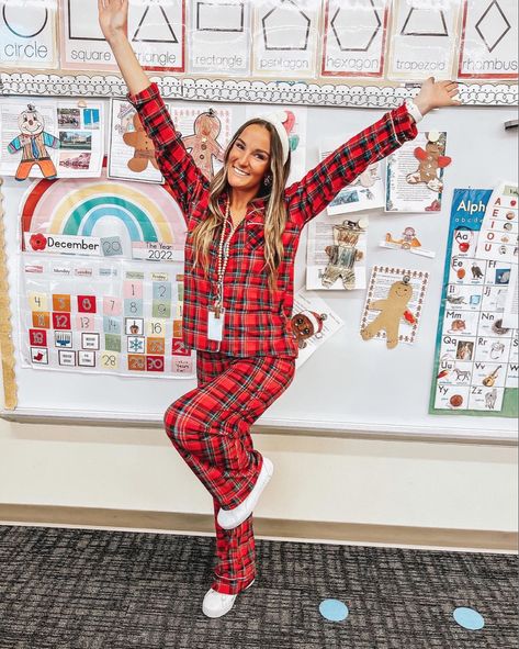 Flannel Day Spirit Week, Teacher Pajama Day Outfit, Pj Day Outfits, Pj Day, Spirit Week Outfits, Fall House, Pajama Day, Teacher Outfit, Flannel Women