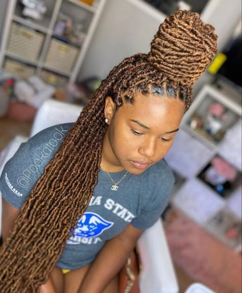 Brown And Blonde Soft Locs Black Women, 2024 Black Hair Styles, Faux Locs Styles Black Women, Loc Tutorials, Aquarius Hair, Braiding Hairstyles, Dread Locks, Twisted Hair, Soft Locs