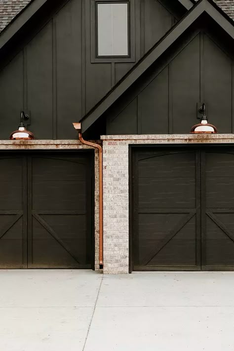 Exterior House Lights: Ideas and Inspiration | Hunker Exterior House Lights, Black Exterior Doors, Board And Batten Exterior, Modern Garage Doors, Dark Modern, Modern Garage, Casa Exterior, Farmhouse Exterior, Barn Lighting