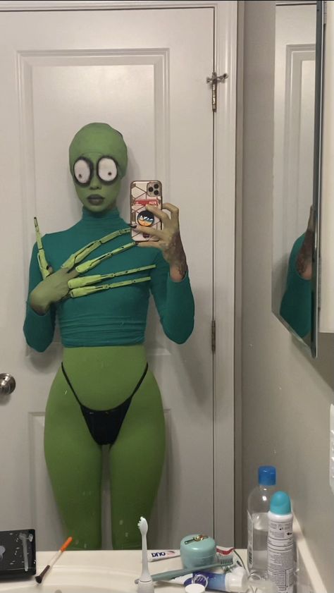 eleanor on Twitter: "the feminine urge to touch rusty spoons… " Salad Fingers Rusty Spoons, Rusty Spoon, Salad Fingers, Feminine Urge, Drag King, Hallowen Costume, Memes Random, Halloween Inspo, Funny Doodles