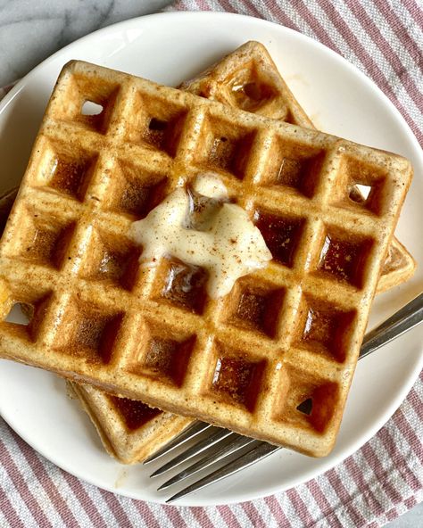 Sugar Waffles Recipe, Cinnamon Waffles Recipe, Cinnamon Waffles, Cinnamon Roll Waffles, Make Brown Sugar, Buttermilk Waffles, Waffle Iron Recipes, Brown Sugar Recipes, How To Make Waffles