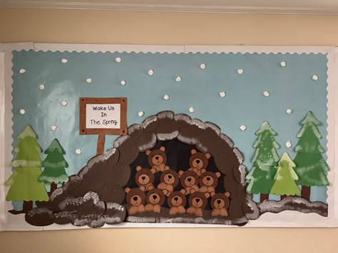 Hibernation Bulletin Board Ideas, Bear Bulletin Board Ideas, December Bulletin Board Ideas, School Christmas Party Ideas, Outfits Winter School, Winter Animals Preschool, Hibernation Preschool, Interior Design Vision Board, School Outfits Winter