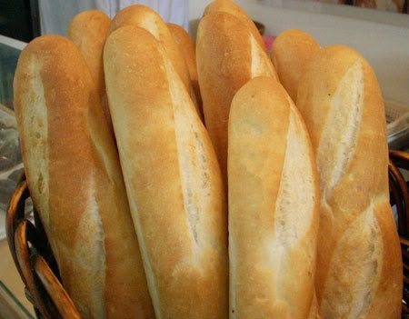 Vietnamese Bread Recipe, Vietnamese Baguette Recipe, Vietnamese Bread, Bahn Mi, Baguette Recipe, Snack Hacks, Viet Food, Cooking Bread, Bread Buns