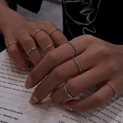 Book Astethic, Girly Rings, New York College, Hand References, Hair Style Korea, Pretty Hands, Funky Jewelry, Fantasy Jewelry, Girly Jewelry