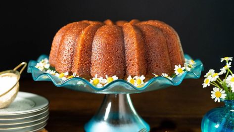 4 Delicious Recipes Featuring that Quintessential Fall Flavor, Apple Cider! Impressive Fall Desserts, Apple Cider Bundt Cake, Cider Bundt Cake, Bundt Bread, Apple Sauce Cake, Yes No Or Maybe, Salted Caramel Icing, Cake Fall, French Apple Tart