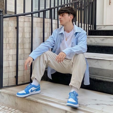 Jordan 1 Low Unc Outfit Mens, Light Blue Outfit Men Street Styles, Nike Dunk Low Blue Outfit, Blue Sneakers Outfit Men, Blue Shoes Outfit Men, Light Blue Shoes Outfit, Blue Jordans Outfit, Airport Poses, Blue Sneakers Outfit