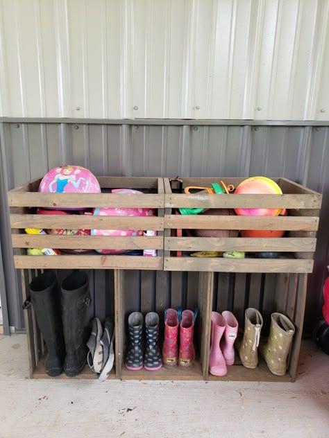 Crate Shoe Storage, Storage For Boots, Outdoor Storage Ideas, Shoes Organization, Garage Storage Inspiration, Cooking Outside, Diy Outdoor Storage, Outside Storage, Storage Idea