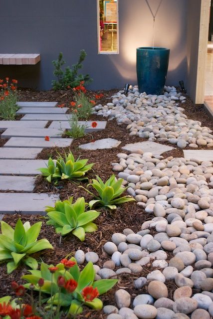 Drought Tolerant Landscapes Garden With Rocks, Low Water Landscaping, River Rock Landscaping, Hardscape Design, Drought Tolerant Landscape, Front Yard Ideas, Meteor Garden 2018, Rock Gardens, Rock Garden Landscaping