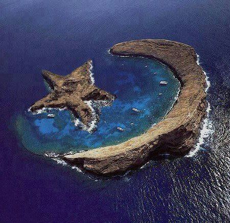 Moon and Star Island Island of Molokini Hawaii Bohol, Places And Spaces, Pics Art, Pretty Places, Dream Destinations, Narnia, Places Around The World, Places I Want To Go, Most Beautiful Places