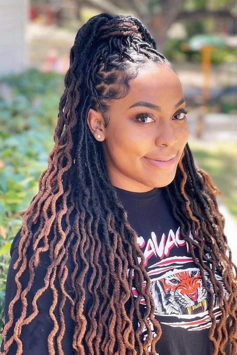 Stunning Faux Locks Hairstyles Ideas for Melanin Women Types Of Crochet Hair, Faux Locs Styles, Long Dreads, Faux Locks, Short Box Braids Hairstyles, Side Braid Hairstyles, Feed In Braids Hairstyles, Goddess Braids Hairstyles, Faux Locs Hairstyles