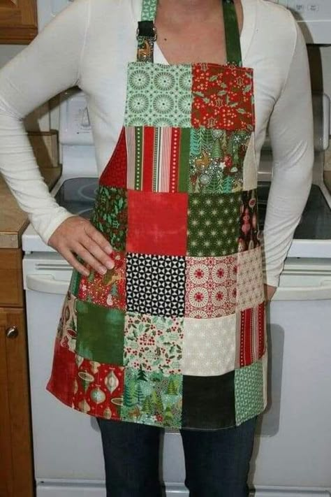 Patchwork Apron, Present Mom, Apron Christmas, Holiday Aprons, Reindeer Games, Apron Sewing, Apron For Women, Christmas Apron, Apron Sewing Pattern