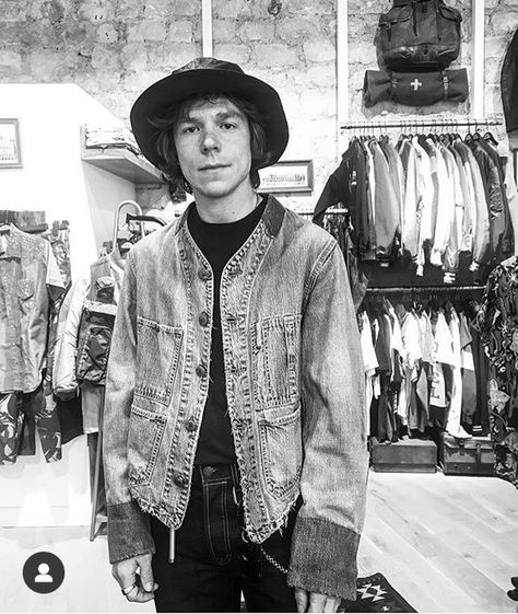 Cage The Elephant Aesthetic, Matt Schultz, Elephant Aesthetic, Matt Shultz, Julian Casablancas, Cage The Elephant, Vintage Paris, Movie Songs, Denim Design