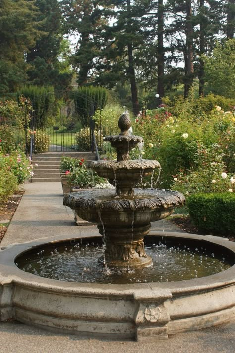 Victorian Era Garden Aesthetic, English Garden With Fountain, Big Garden Inspiration, Victorian Era Garden, Boarding School Garden, Victorian Style Garden, British Backyard, Old Fashion Garden, English Garden Landscaping