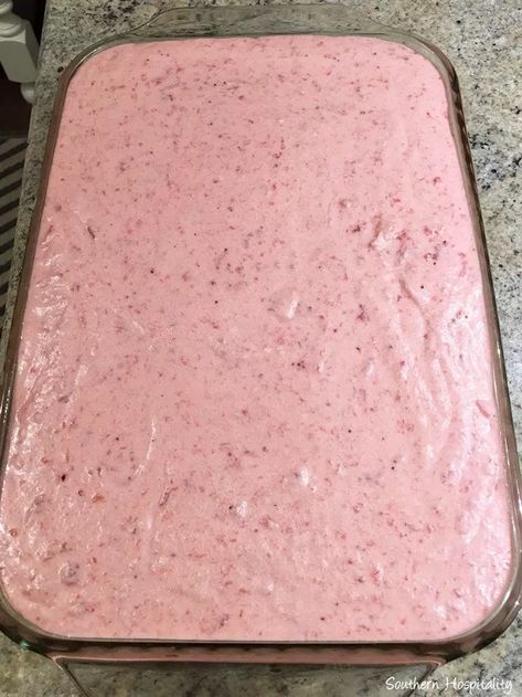 Best Ever Strawberry Cake, Strawberry Sheet Cakes, Strawberry Cake Mix, Torte Cupcake, Strawberry Cake Recipes, Box Cake Mix, Easy Strawberry, Strawberry Cakes, Strawberry Desserts