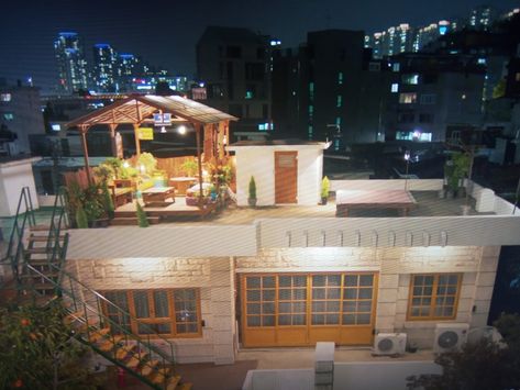 Korean Apartment Outside, Cute Apartment Exterior Aesthetic, Aesthetic Korean House Exterior, Kdrama House Design, Korean Rooftop Ideas, Korean Dorm Exterior, Korean House Decor, Asian Apartment Exterior, Thai Apartment Exterior