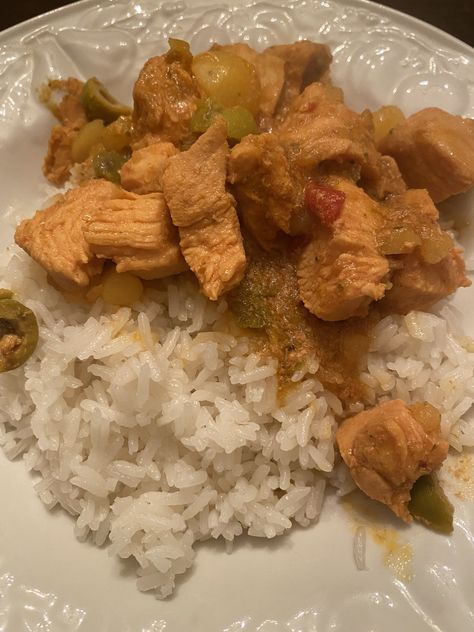 Pollo Fricase Puerto Rican, Pollo Guisada Recipe Puerto Rican, Chicken Sofrito Recipes, Chicken Guisado Puerto Rico, Puerto Rican Chicken Breast Recipes, Puerto Rican Stewed Chicken, Puerto Rican Chicken Recipes, Spanish Stewed Chicken, Puerto Rican Pollo Guisado