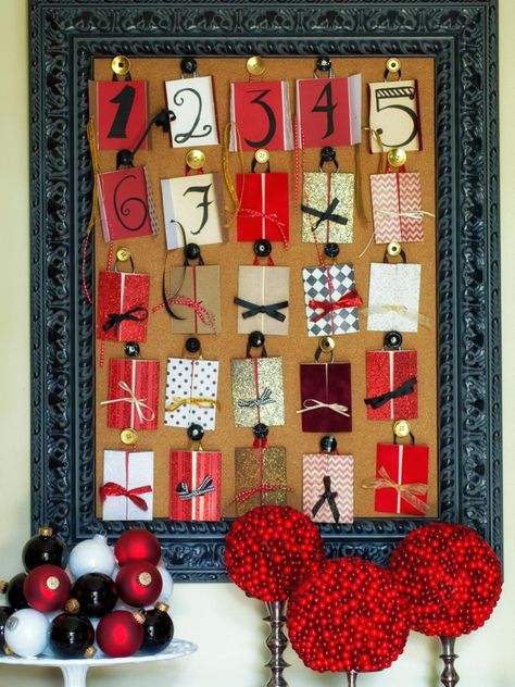 A frame, cork board, holiday cards and ribbon are all you need to make a cute calendar like this one by designer Brian Patrick Flynn. Just add five rows of five cards to the cork board with push pins and mark each card with the numbered days. Cork Board Ideas, Holiday Entryway, Calendar Craft, Days To Christmas, Diy Advent Calendar, Christmas Calendar, Calendar Ideas, Entryway Ideas, Diy Christmas Cards