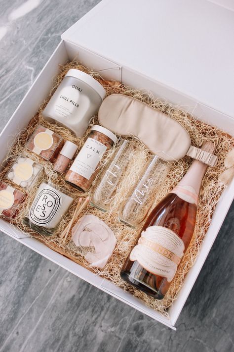 Bride Gifts Basket, Bride Present From Bridesmaid, Bridal Shower Box Ideas, Gifts For Bride To Be From Bridesmaid, Bridal Shower Gift Box Ideas, Bridal Shower Gifts For Bridesmaids, Cute Wedding Gifts For Bride, Bride To Be Gift Box Ideas, Cute Gifts For Bride