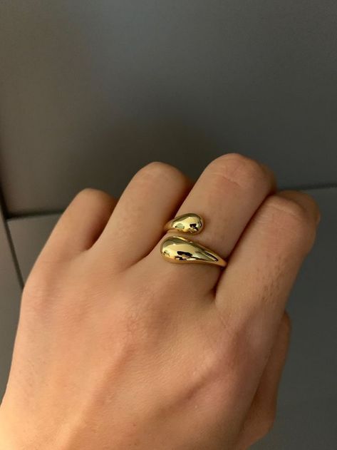 Thick Gold Rings For Women, Chunky Rings Gold, Rings Gold For Women, Gold Chunky Rings, Chunky Gold Rings, Minimalist Accessories Jewellery, Thick Rings, Thick Gold Ring, Strawberry Ring