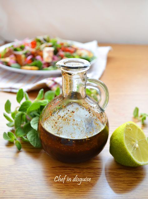 Pomegranate molasses salad dressing -- this is perfect. used white balsamic instead of white wine vinegar, it's sweeter. Fatoosh Salad, Pomegranate Molasses Dressing, Pomegranate Dressing, Middle Eastern Salads, Fattoush Salad, East Recipes, Halloumi Salad, Salads Dressing, White Balsamic