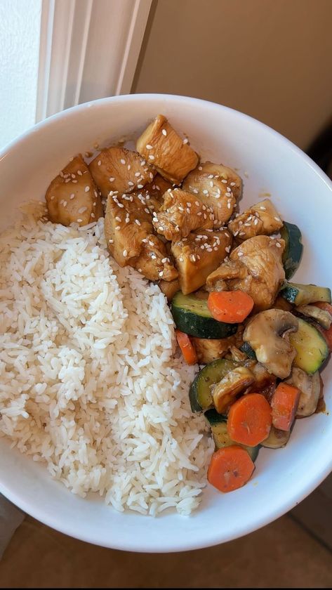 Food Rice Chicken, Healthy Meal With Rice, Meals With Rice And Chicken, Chickenand Rice, Healthy Lunch Rice, Chicken Diet Recipes, Lunch Ideas With Rice, Chicken With Rice And Veggies, Healthy Meals Prep