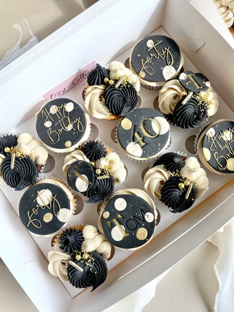 Men Cupcakes Ideas, Birthday Cake 40th Man, Black Gold And White Cake, 60th Birthday Cupcakes For Men, 30th Bday Cupcakes For Men, Black And Gold Cupcakes For Men, 30th Cupcakes, 40th Bday Cupcakes For Men, 40th Birthday Cupcakes For Men