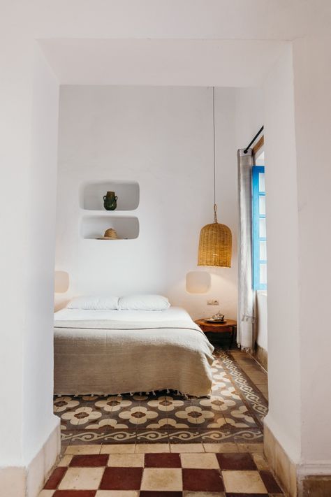 Oaxacan Interior Design, Mexican Studio Apartment, Baja Decor Mexico, Modern Mexican Interior Design, Mexican Modernism Bedroom, Minimal Moroccan Interior, Mexico City Style Bedroom, Mexico City Interior Design, Mexico City Airbnb