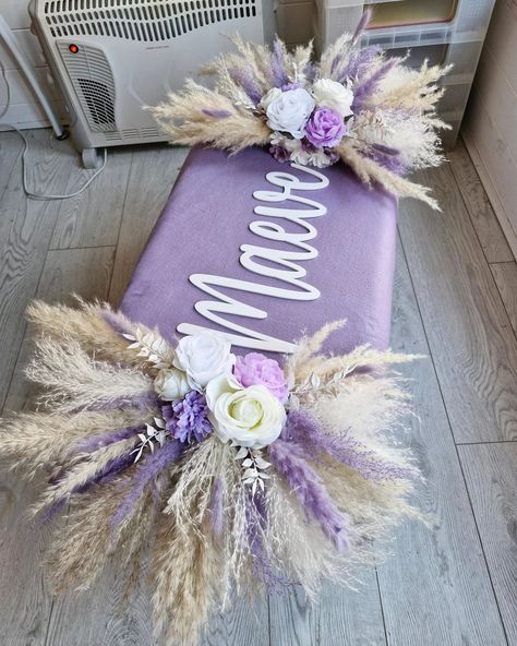 One for the 💟LILAC💟 themed nursery! Pretty neutral pampas with pops of purple so it all stands out against the lilac wall! Even covered my pink display box with purple fabric to get a feel for what it will look like once displayed in Maeve's nursery! In love!! 💕🥰 DM me saying PAMPAS if you would like prices sending over for the pampas decor and girl's names for nursery and bedroom walls 📲🙂 . . . . #purpledecor #lilacdecor #purplenursery #lilacnursery #purplepampas #lilacpampas #girlsnurser... Purple And Gold Nursery, Purple And White Nursery, Lilac Nursery Baby Girl, Lavender Nursery Baby Girl, Purple And Green Nursery, Girl Nursery Purple, Purple Floral Nursery, Lavender Nursery Decor, Girly Room Ideas