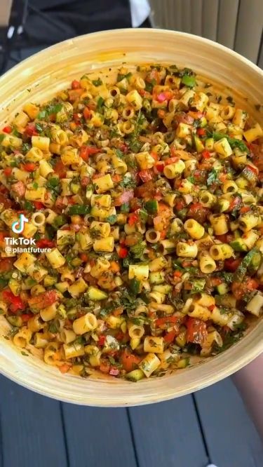 Turkish Pasta Salad, Simple Potluck Ideas, Easy Cheap Potluck Dishes, Arabian Salad, Egypt Recipes, Wilted Salad, Egyptian Dishes, Egyptian Recipes, Turkish Salad