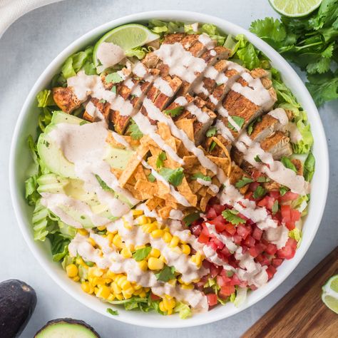 This Santa Fe Salad Recipe with chicken is a copycat of the popular Chili's recipe and uses a creamy Santa Fe Sauce. Santa Fe Salad Recipe, Santa Fe Sauce, Salad Recipe With Chicken, Main Course Salad, Copycat Chili, Santa Fe Chicken Salad, Santa Fe Salad, Santa Fe Chicken, Recipe With Chicken