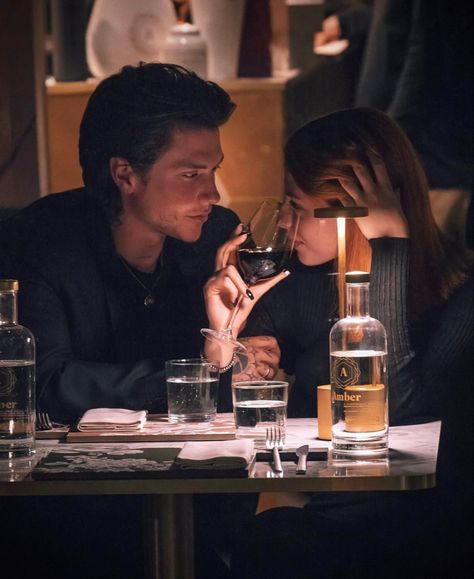 Cute Couple Eating Together, Engagement Dinner Photos, Couples Restaurant Aesthetic, Iconic Couple Photoshoot, Couple Drinking Wine Aesthetic, Hollywood Couple Aesthetic, Restaurant Couple Photoshoot, Office Couple Aesthetic, Restaurant Couple Photos