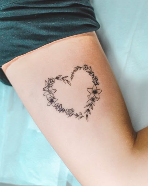 Floral Heart Tattoo Design, Simple Thigh Tattoos Women, 96 Tattoo, Line Heart Tattoo, Flower Heart Tattoo, Heart Tattoos For Women, Small Flower Tattoos For Women, Heart Flower Tattoo, Heart Tattoos With Names