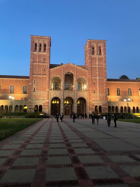 Ucla College, Ucla Campus, Ucla University, Campus Aesthetic, College Vision Board, Ads Social Media, College Motivation, Best Colleges, Only Aesthetic