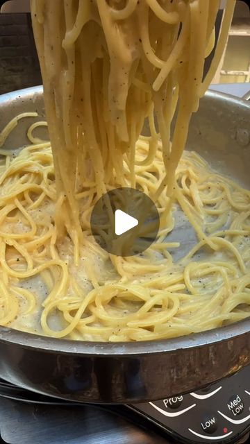 Marco on Instagram: "Pasta Cacio e pepe 🤤  For 2 people: 320g pasta  200g Pecorino Romano  Black pepper to taste (a lot is the minimum)  Cooking salted water    ❗️Pecorino has a sharp, cheesy and salty flavor, if is too much you can use either parmigiano or grana padano. ❗️Prepare the cream when the pasta is almost ready to avoid it getting too cold  ❗️make sure you turn the heat off when adding the cheese, mix right away with energy   Save the video and try it yourself 👨‍🍳😋  #italianfood #homemade #pasta #easyrecipes" Black Pepper Pasta, Creamy Garlic Pasta, Giada De Laurentiis Recipes, Pasta Noodle Recipe, Pecorino Romano, Italian Foods, Tasty Videos, Cheese Pasta, Pasta Dinner Recipes