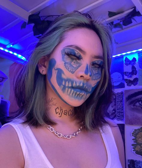 #halloweenmakeupideas #halloweenmakeup #makeuplooks#creativemakeup #blueaesthetic #bluemakeuplook #skeletonmakeup #aesthetic Blue Skeleton Makeup, Blue Skull Makeup, Skeleton Makeup Aesthetic, Blue Halloween Makeup, Cool Skeleton Makeup, Skeleton Face Makeup, Blue Halloween Costume, Skeleton Face Paint, Holloween Makeup