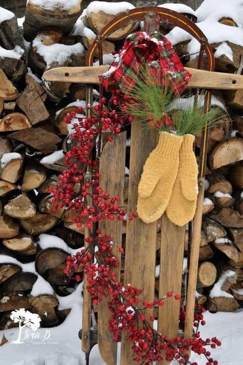 Christmas Sled Decoration, Sled Decor, Wooden Sled, Vintage Sled, Outside Christmas Decorations, Christmas Sled, Winter Porch, Country Christmas Decorations, Christmas Porch Decor