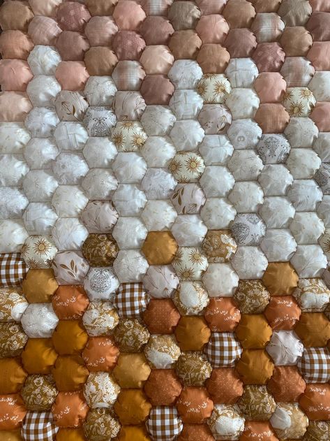 Hexie Puff Quilt, Ombré Puff Quilt, Hexagon Puff Quilt, Puff Quilts Ideas, Puff Quilts For Beginners, Bubble Quilts, Sewing Presents, Puff Quilt Pattern, Quilt Texture